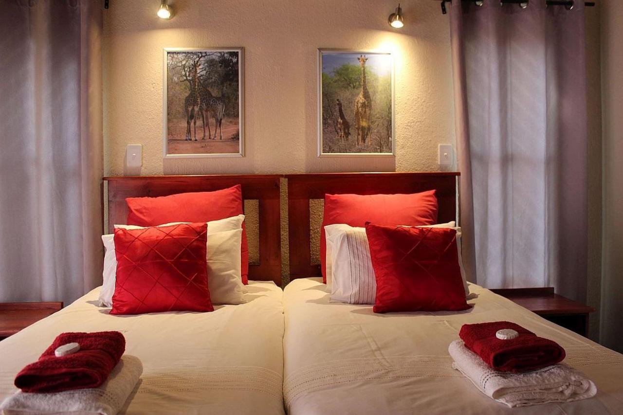 Woodpecker Lodge B&B โฮดสปรูท ภายนอก รูปภาพ